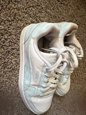 Puma Kids Low-Top Sneakers in Light Blue and White